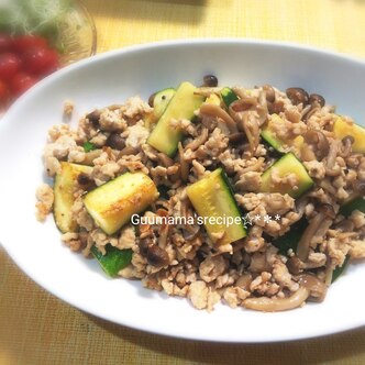 超特急♡丼にも♡ズッキーニとしめじのひき肉炒め